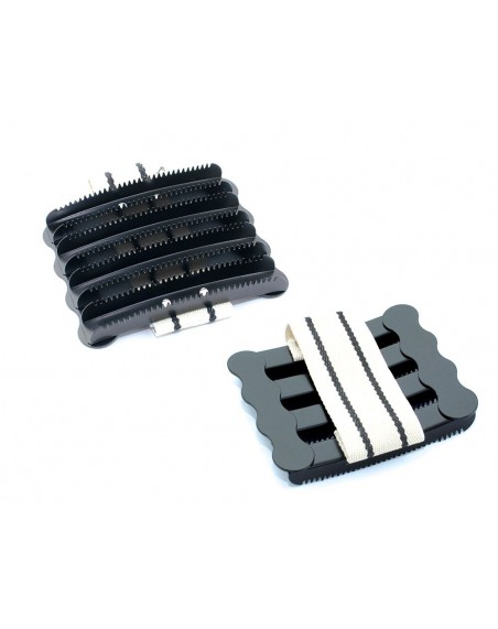 Square metallic curry comb