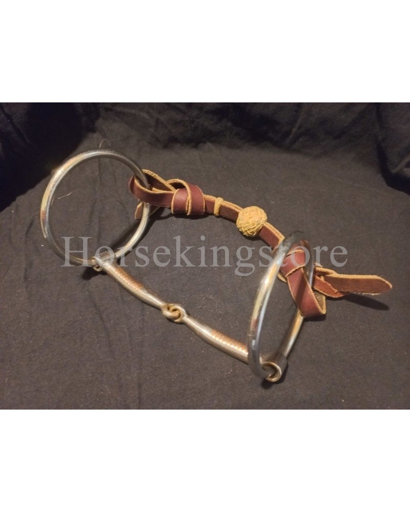 Briderie Western en cuir et métal, avec muserolle et anneaux, prêt à ajuster pour cheval. Integrates: comment bien ajuster une bride western.
